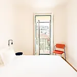 Saturdays بيت شباب Lisboa